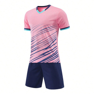 Tenue de football athlétique durable, maillot et short personnalisés avec logo d'équipe, respirant, protection UV, séchage rapide, pour l'entraînement et les matchs - Product Image 1