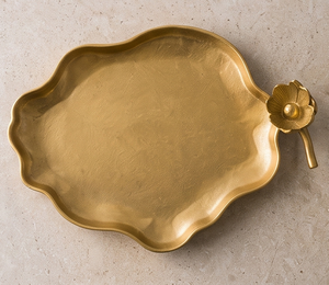 Bandeja de Servir de Metal Dorado Elegante y Personalizada, Plato Decorativo con Acento de Flor de Loto, Decoración para Sala de Estar y Vanidad - Product Image 5