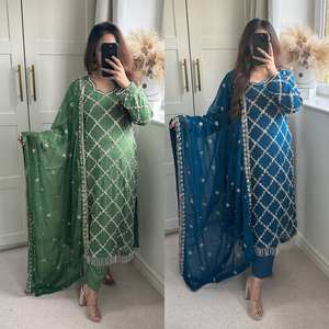Traje Salwar Kameez Pakistaní de Lujo con Bordado Intenso de Secado Rápido para Invierno y Verano, para Mujer, para Fiestas y Festivales Eid, Diseño Indio - Product Image 4