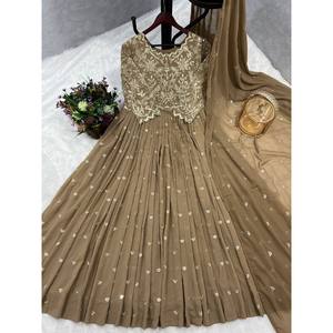 Belle robe Anarkali taille XL et Dupatta pour une tenue de fête - Product Image 5