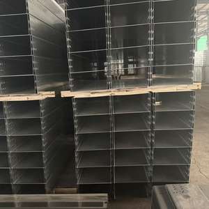 Marches d'escalier industrielles en acier plié et poinçonné, avec canaux antidérapants anodisés pour une adhérence de sécurité, pour passerelles solaires - Product Image 5