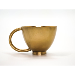 Tasse à thé en laiton, design métallique en laiton, finition plaquée colorée, tasse à café avec une poignée facile à saisir pour les petites mains, aspect artisanal admirable - Product Image 1