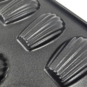 Molde clásico para magdalenas de 12 cavidades, estampado integrado, revestimiento antiadherente profesional de doble cara, acero al carbono, apto para hornear en horno. - Product Image 2