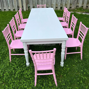 Chaises Chivari empilables en résine plastique rose miniatures et durables pour enfants - Product Image 1