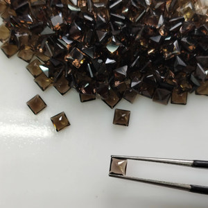 ควอตซ์สโมคกี้ธรรมชาติ 4 มม. ทรงสี่เหลี่ยมเจ้าหญิงคัท คุณภาพดีที่สุด พลอยเม็ดเดี่ยวสำหรับทำเครื่องประดับและสร้อยคอ - Product Image 5