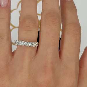Anillo de Boda para Mujer con Diamante Cultivado en Laboratorio de Corte Ovalado, Chapado en Oro de 9k, Certificado IGI, Media Eternidad con Garras Compartidas - Product Image 1