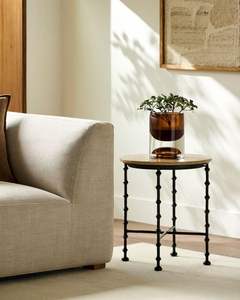 Table d'appoint en fer avec plateau en bois de qualité supérieure, conçue pour un intérieur sophistiqué, avec fer poli et bois massif - Product Image 4