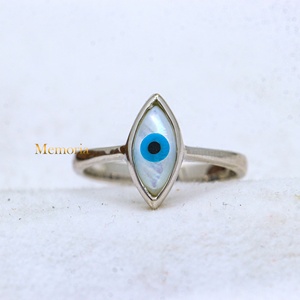 Bague en argent sterling 925 massif avec perle d'eau douce naturelle et œil porte-bonheur, collection Memoria Jewels - Product Image 1