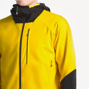 Chaqueta softshell de alto rendimiento para hombre con forro térmico, exterior resistente al viento, puños y capucha ajustables. - Product Image 2