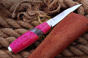 Couteau Puukko à manche rose personnalisé, acier à haute teneur en carbone, lame fixe, style scandinave, couteau de chasse, de camping, de bushcraft et de survie - Product Image 2