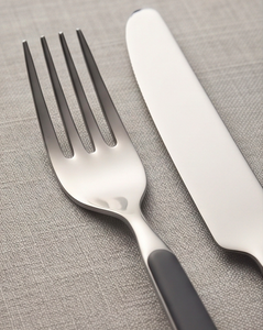 Ensemble de couverts noirs à finition argentée, élégants en acier inoxydable, pour la salle à manger, la cuisine, les mariages, les fêtes et une utilisation polyvalente - Product Image 3