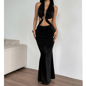 Vestido de noche maxi ajustado con corte halter, escote recortado, anillo metálico frontal, espalda descubierta y fruncido, ideal para fiestas. - Product Image 2