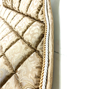 Tapis de selle d'équitation multi-usages personnalisés en coton avec doublure en maille antidérapante et sangle de contention pour chevaux de dressage et de course - Product Image 5