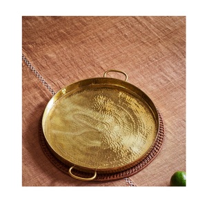 Assiettes de présentation rondes en laiton artisanales, élégantes, en métal, pour table de salle à manger, décoration de mariage et événements - Product Image 1
