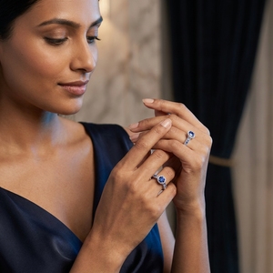 Bague de fiançailles de luxe pour femme de la marque DIFF, saphir bleu de laboratoire à taille brillante classique, platine PT950, diamant certifié IGI - Product Image 1