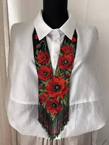 Collar Gerdan ucraniano único con cuentas, flores rojas, hecho a mano con cuentas de semillas, joyería floral étnica para boda - Product Image 2