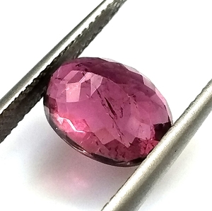 Magnifique tourmaline rose naturelle de 3,00 carats, taille ovale, facettée, non traitée, pierre précieuse en vrac de 7,7x10,2 mm pour la création de bijoux - Product Image 4