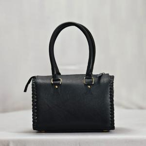 Sac à main de luxe en cuir de vachette avec panneau floral gaufré, fermeture éclair, poignée supérieure, design en cuir durable - Product Image 2
