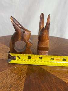 Anillos de Servilleta de Madera Tallados a Mano con Forma de Conejo, Par de Decoraciones de Mesa de Arte Folclórico, Coleccionables de Animales de Madera Rústica Marrón - Product Image 5