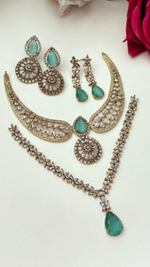 Oferta Combinada: Conjuntos de Collares AD de Calidad Premium con Acabado Mehendi, Perfectos para Fiestas, Bodas y Ocasiones Festivas, Estilo Minimalista - Product Image 2