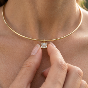 Collier ras-de-cou solitaire minimaliste en or massif 14 carats avec diamant de laboratoire taille émeraude, bijoux fins personnalisés pour femme - Product Image 4