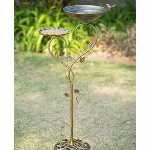 Bebedero para Pájaros de Dos Niveles con Forma de Hoja de Loto, Comedero de Metal Dorado Vintage para Jardín con Escultura de Rama de Árbol y Base Ornamentada - Product Image 5