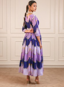 ชุดเดรสสไตล์ตะวันตกทรงหลวม ยาวปานกลาง คอวี ผ้ามัสลินพิมพ์ลายดอกไม้ ล้างทำความสะอาดได้ แฟชั่นน่ารักลำลองสำหรับฤดูร้อนปี 2026 รุ่น AARYA สำหรับผู้หญิง - Product Image 6