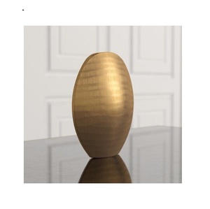 Vase de table minimaliste en laiton, finition dorée faite à la main, plante d'intérieur décorative, style design moderne - Product Image 2