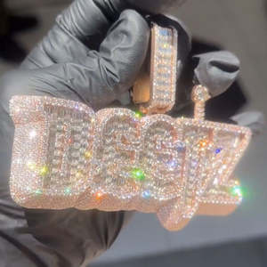 Colgante de Moissanita para Raperos, Personalizado con Nombre, Plata de Ley 925, Corte Baguette, con Letras de Moissanita Engastadas - Product Image 5