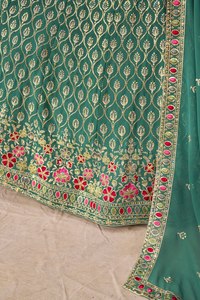 Lehenga Choli vert émeraude brodé avec imprimé floral et dupatta en organza pour les demoiselles d'honneur - Product Image 6