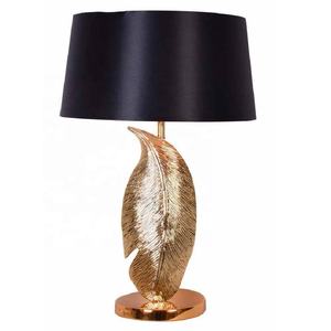 Lampe de table en aluminium à feuille d'or écologique de haute qualité avec abat-jour noir - Design moderne pour la décoration du salon et de la chambre à coucher - Product Image 1