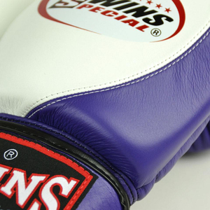 Guantes de Boxeo MMA Sanda Blancos y Morados, de Cuero Sintético con Cierre de Gancho y Bucle, Protección Completa para los Dedos, Impermeables y Antideslizantes - Product Image 4