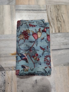 Mantel de algodón con estampado floral, diseño azul, rojo y dorado, textil decorativo para el hogar, regalo para ella - Product Image 1