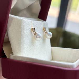 ต่างหูทอง 18K ประดับมุกน้ำจืดธรรมชาติ 7-8 มม. มุกอะโกย่าทรงกลม 5A ออโรร่า - Product Image 1