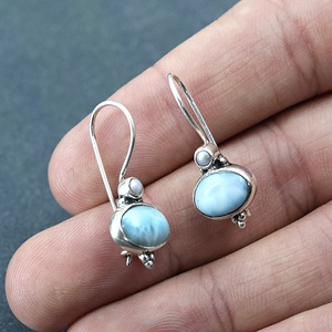 Boucles d'oreilles pendantes bohèmes en argent sterling 925 avec larimar naturel et perle, pierre précieuse ovale bleue, bijoux en gros - Product Image 2