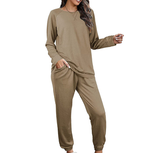 Conjunto Deportivo de Mujer al por Mayor con Logotipo Personalizado, Pantalones Deportivos, Sudadera de Forro Polar Suave y Cálido, Ropa Deportiva Informal para Calle - Product Image 2