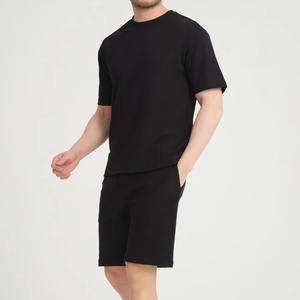 Conjunto Deportivo de Verano para Hombre 2026, con Logotipo Personalizado, Minimalista, Negro Sólido, Camiseta y Pantalones Cortos, Ligero, Informal, Estilo Urbano - Product Image 6