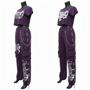 Conjunto de Mujer: Top Corto Morado de Felpa de Algodón Pesado de 320 GSM y Pantalón Cargo con Franja Lateral y Logotipo Personalizado - Product Image 3
