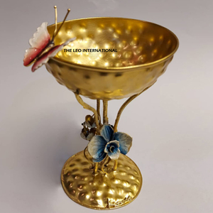 Bol à chocolat avec accents floraux et papillons pour les fêtes, bol décoratif moderne pour la maison, élégante assiette dorée - Product Image 1