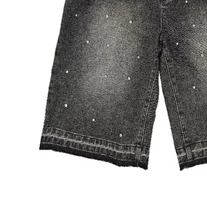 Shorts en jean amples pour hommes, respirants, style streetwear, entièrement ornés de strass, effet vieilli, tissu personnalisable, faible MOQ disponible - Product Image 3