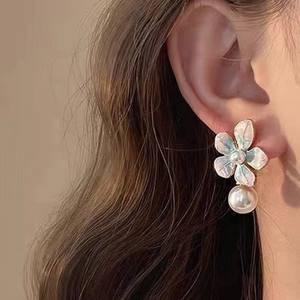Pendientes de Pintura al Óleo con Flores en Degradado Estilo Francés Retro, Accesorios de Perlas con Encanto Femenino, Diseño Fresco y Dulce - Product Image 4