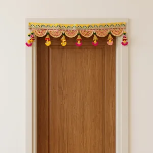 Toran Bandhanwar décoratif traditionnel fait main avec pompons pour les fêtes, les mariages et la décoration d'entrée de maison - Product Image 1