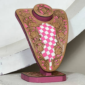 Présentoir à bijoux en cuir rose à motif damier, avec buste et design floral gravé, de haute qualité, type mannequin, pour magasin - Product Image 2