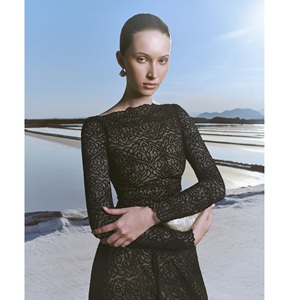 Nuevo Vestido Casual Moderno ASTORIA LACE GOWN Talla S/M/L/XL Manga Larga Corte Entallado 139 Cm Vestidos Elegantes para Mujer Blanco - Product Image 3