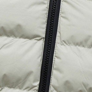 Chaqueta acolchada para hombre con cuello alto y cremallera, rellena de plumón, informal, de invierno, color gris claro y verde, para hombre. - Product Image 4
