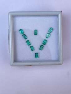 ต่างหูหยดน้ำมรกต ผู้จัดจำหน่ายเครื่องประดับชั้นดี จี้มรกตคลาสสิกสำหรับเป็นของขวัญ โดยผู้ส่งออกในราคาขายส่ง - Product Image 2