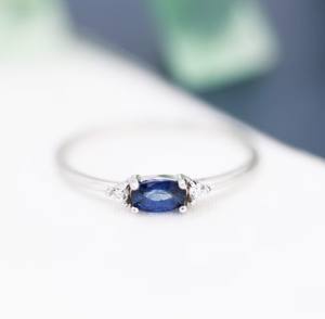 Bague en saphir naturel en argent sterling, bague en saphir bleu véritable, bague délicate en pierres précieuses - Product Image 2