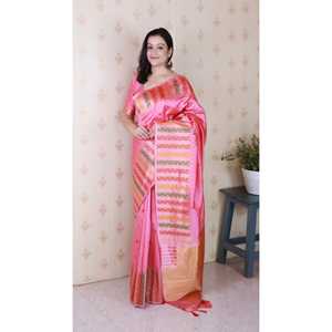 ผ้าซารีไหมเนื้อนุ่มสีชมพูอ่อน ปักลายมีนาการีด้วยด้ายซารี พร้อมขอบลายวัด  สำหรับผู้หญิง  พร้อมเสื้อและเสื้อเชิ้ต - Product Image 6