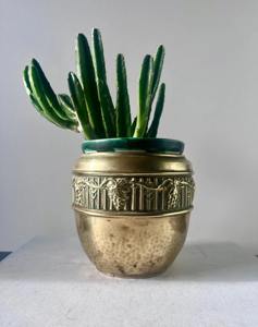 Maceta de estilo antiguo con diseño de uvas, portátil, perfecta para decoración del hogar en interiores y exteriores, venta al por mayor desde India. - Product Image 1