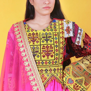 Robe longue traditionnelle en satin, style afghan Kuchi, manches évasées, tissu soyeux élégant, robe afghane Kuchi délicate. - Product Image 5